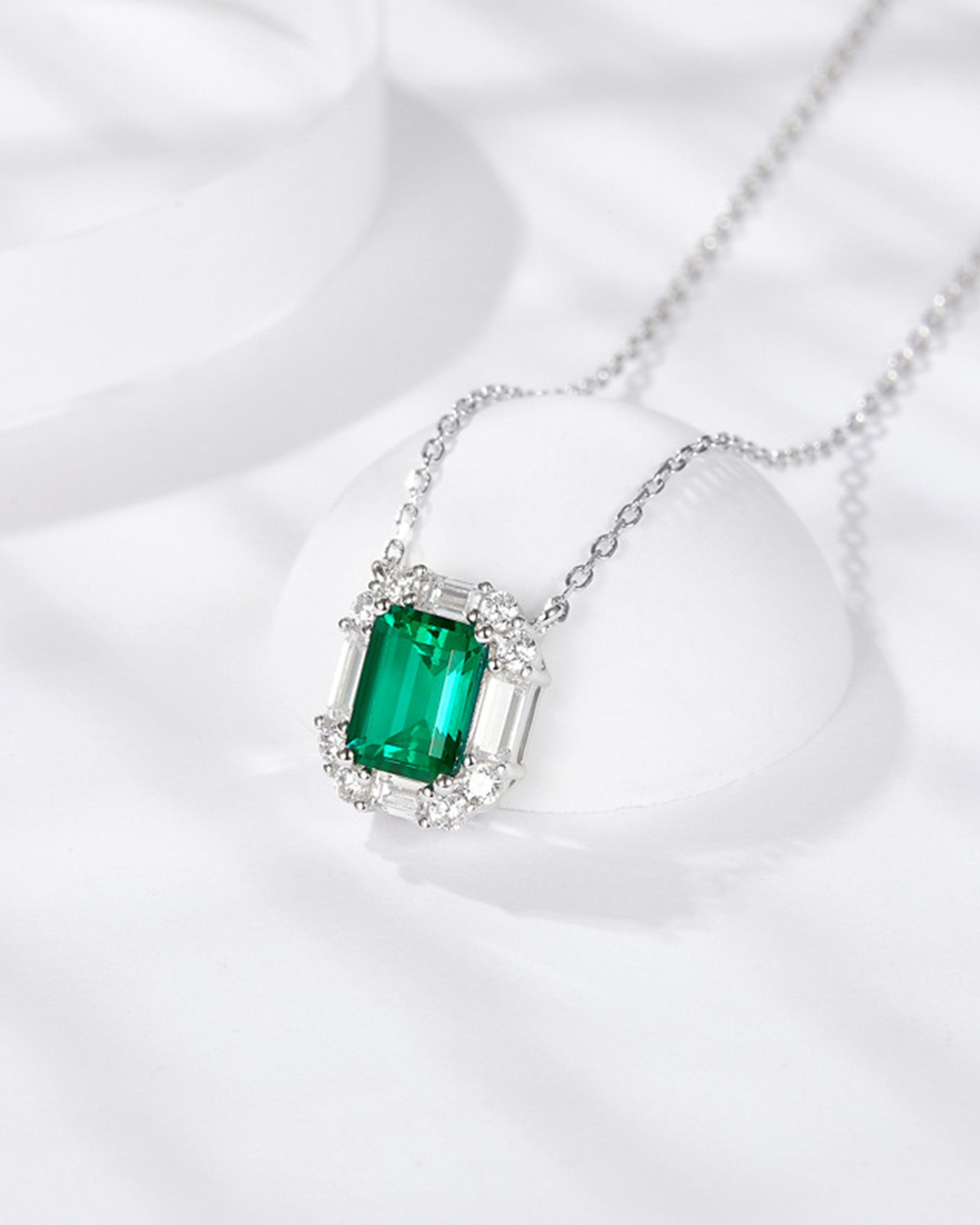 Emerald Glow Set(Necklace & Stud Earrings & Ring)