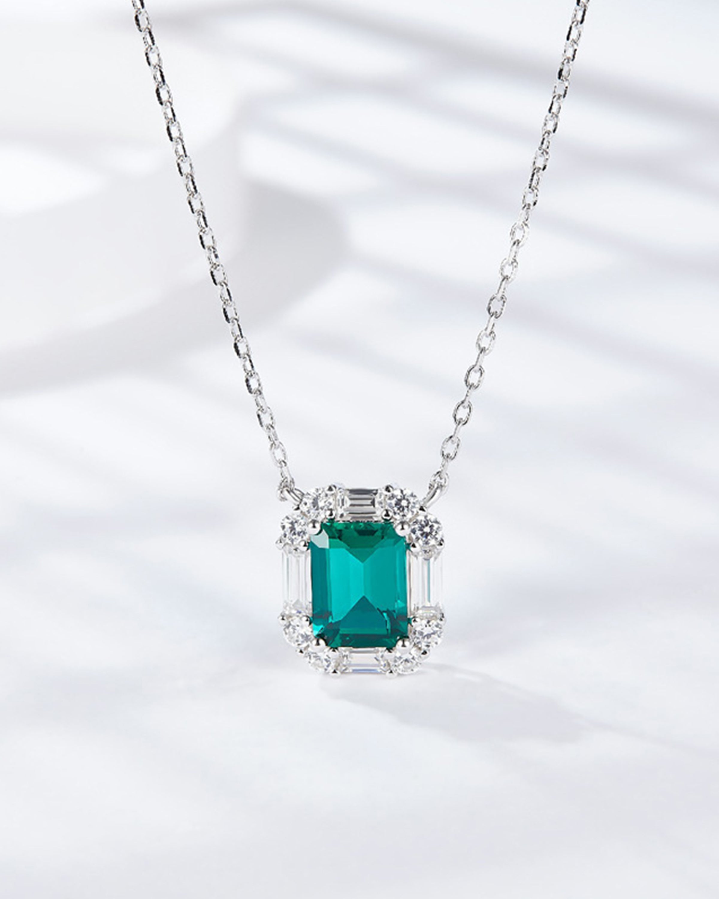 Emerald Glow Set(Necklace & Stud Earrings & Ring)